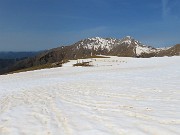 58 Distese di neve con strisciate colorate di sabbia sahariana con vista in Menna